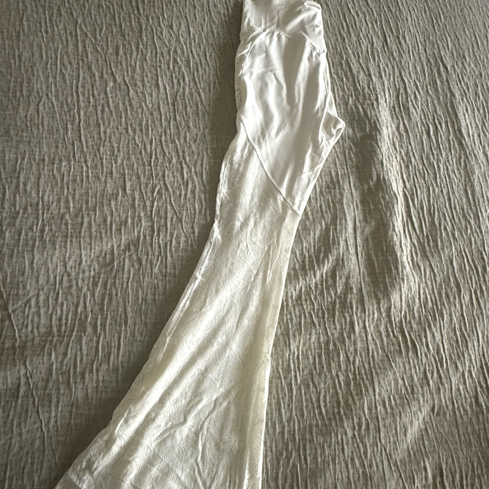 HALARA UltraSculpt White Athleisure Wear